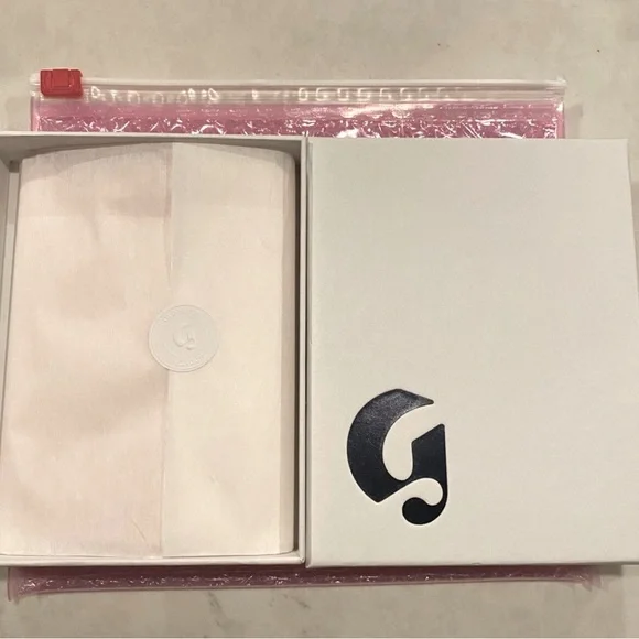 GLOSSIER LONDON PASSPORT COVER- NWT - Picture 2 of 6